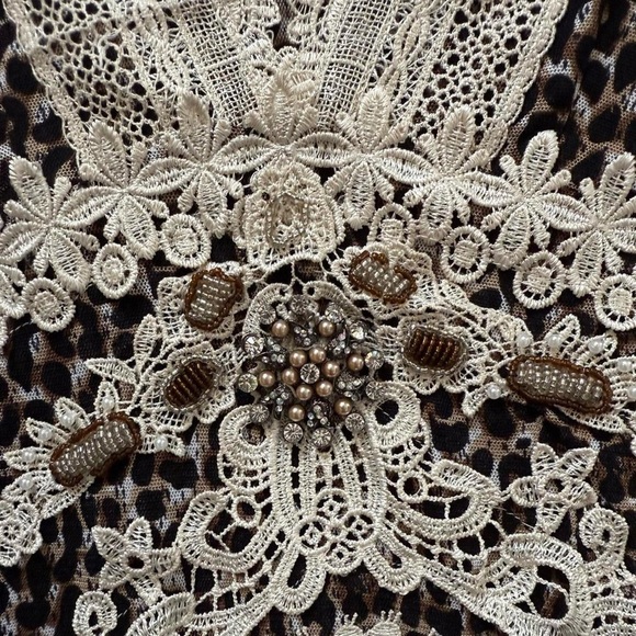 Elegant Lace Trim Leopard Print Blouse - Picture 5 of 6